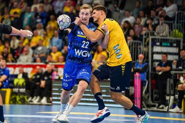 26 10 2025, xdaymx, Handball Daikin HBL, Rhein Neckar Loewen TVB Stuttgart v l Torben Matzken TVG Sebastian Heymann RNL Mannheim