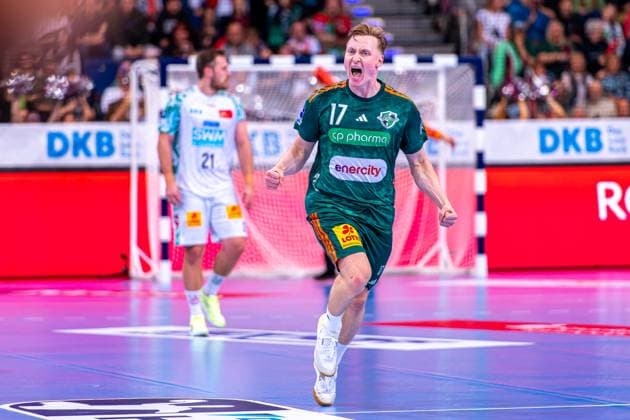 August Pedersen TSV Hannover Burgdorf, Nr 17 v l , TSV Hannover Burgdorf green against SC Magdeburg white on matchday 10 of the 2025 2026 season in the DAIKIN Handball Bundesliga 26 10 2025, ZAG Arena Hannover, GER , Copyright: xJanxGuentherx xTSVxHannover-Burgdorfx