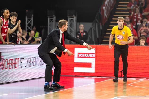 GER, easy Credit Basketball Bundesliga, BMA365 Bamberg Baskets Niners Chemnitz 26 10 2025, BROSE Arena, Bamberg, GER, easy Credit Basketball Bundesliga, BMA365 Bamberg Baskets Niners Chemnitz Anton Gavel Head Coach , BMA365 Bamberg Baskets Foto Alexander Trienitz Bamberg BROSE Arena Bayern Germany