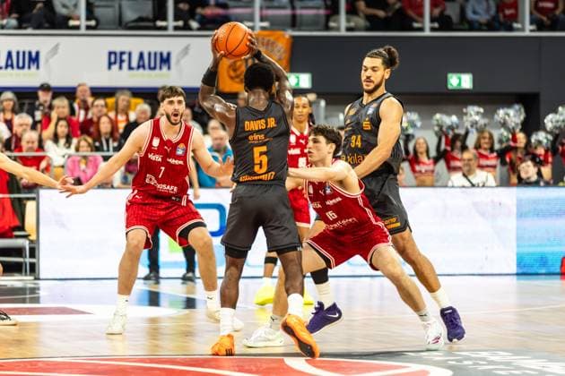 GER, easy Credit Basketball Bundesliga, BMA365 Bamberg Baskets Niners Chemnitz 26 10 2025, BROSE Arena, Bamberg, GER, easy Credit Basketball Bundesliga, BMA365 Bamberg Baskets Niners Chemnitz Corey Davis Jr Niners Chemnitz, 5 Photo Alexander Trienitz Bamberg BROSE Arena Bayern Germany