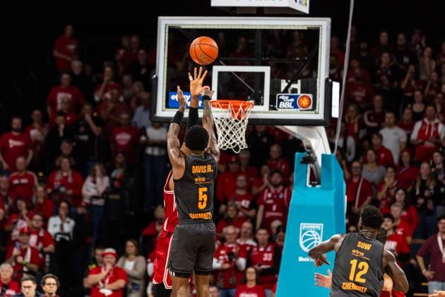 GER, easy Credit Basketball Bundesliga, BMA365 Bamberg Baskets Niners Chemnitz 26 10 2025, BROSE Arena, Bamberg, GER, easy Credit Basketball Bundesliga, BMA365 Bamberg Baskets Niners Chemnitz Corey Davis Jr Niners Chemnitz, 5 Photo Alexander Trienitz Bamberg BROSE Arena Bayern Germany