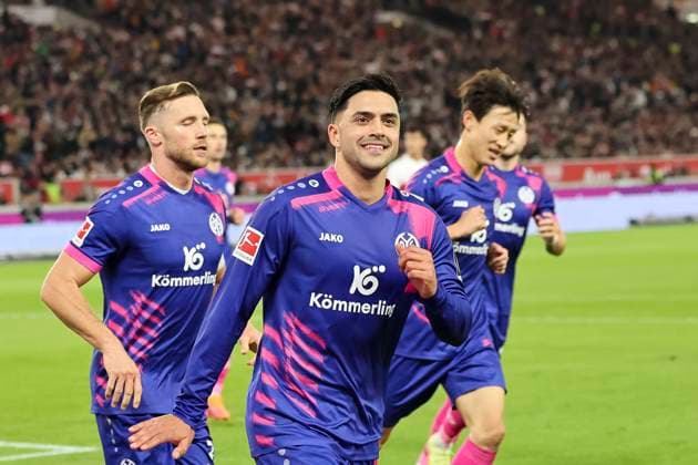 Goal celebration 1 FSV Mainz at 0 1 by Nadiem Amiri 1 FSV Mainz, 10 with Silvan Widmer 1 FSV Mainz, 30 , Germany, Soccer, 1 Bundesliga, Matchday 8, 2025 2026, VfB Stuttgart vs 1 FSV Mainz 05, 26 10 2025, MHP Arena, Stuttgart, Germany Stuttgart MHP Arena Baden Württemberg Germany Copyright: xGrantxHubbsx
