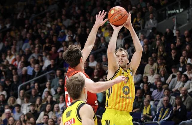 Andreas Obst, Malte Delow on the ball duel Match scene Action Sport Basketball BBL Bundesliga Men 5 Matchday Season 2025 2026 26 10 2025 ALBA Berlin vs Bayern Munich