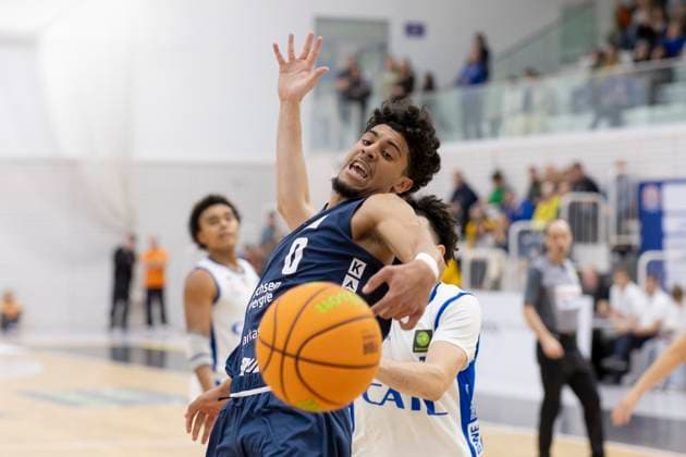 BARMER 2 Basketball Bundesliga ProB Süd CATL Basketball Löwen vs Dresden Titans Erfurt 26 10 2025 Leonardo Alfonso Benitez Arocha 0 Dresden Titans vs Michael Tyrone Mitchell Jr 1 CATL Basketball Löwen behind BARMER 2 Basketball Bundesliga ProB Süd CATL Basketball Löwen vs Dresden Titans Riethsporthalle Erfurt 26 10 2025 Copyright: xBEAUTIFULxSPORTS Duehringx
