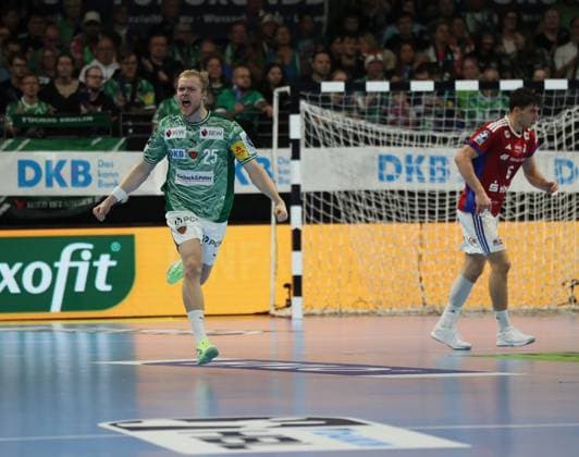 GER HBL season 2025 2026 FÜCHSE Berlin vs HSV Hamburg, 26 10 25, Max Schmeling Halle, Berlin, Matthes LANGHOFF Füchse Berlin 25 cheers after scoring, emotion, scream, fist