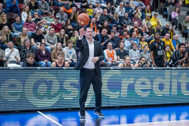 Ty Harrelson ratiopharm ulm, Head Coach , GER, MHP RIESEN Ludwigsburg vs ratiopharm ulm, easycredit BBL, Basketball, Bundesliga, Matchday 5, Season 2025 2026, 26 10 2025, GER, MHP RIESEN Ludwigsburg vs ratiopharm ulm, easycredit BBL, Basketball, Bundesliga, Matchday 5, Season 2025 2026, 26 10 2025 Ludwigsburg Copyright: xEibner-Pressefoto SaschaxWaltherx EP_EER