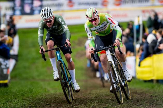 Dutch Ryan Kamp and Belgian Toon Vandebosch pictured in action during the men s elite race of the Superprestige race of Overijse, stage 2 (out of 8) in the Superprestige cyclocross competition, in Overijse, Sunday 26 October 2025. JASPERxJACOBS  x138022648x