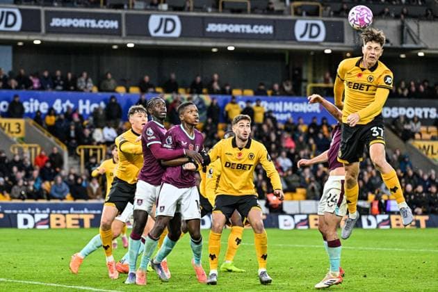 26th October 2025; Molineux Stadium, Wolverhampton, West Midlands, England; Premier League Football, Wolverhampton Wanderers versus Burnley; Ladislav Krejci of Wolverhampton Wanderers heads towards goal  GodfreyxPitt