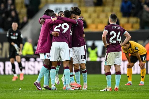 26th October 2025; Molineux Stadium, Wolverhampton, West Midlands, England; Premier League Football, Wolverhampton Wanderers versus Burnley; Burnley players celebrate after the final whistle  GodfreyxPitt