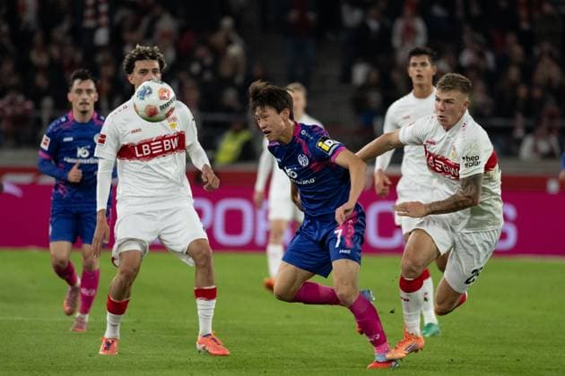 v li Ameen Al Dakhil VfB Stuttgart, 02 , Jae Sung Lee 1 FSV Mainz 05, 07 , Finn Jeltsch VfB Stuttgart 29 GER, VfB Stuttgart vs 1 FSV Mainz 05, Football, Men, 1 Bundesliga, Matchday 8, Season 2025 2026, 26 10 2025, DFL DFB REGULATES PROHIBIT ANY USE OF PHOTOGRAPHS AS IMAGE SEQUENCES AND OR QUASI VIDEO, GER, VfB Stuttgart vs 1 FSV Mainz 05, Football, Men, 1 Bundesliga, Matchday 8, Season 2025 2026, 26 10 2025 Stuttgart Copyright: xEibner-Pressefoto WolfgangxFrankx EP_WFK