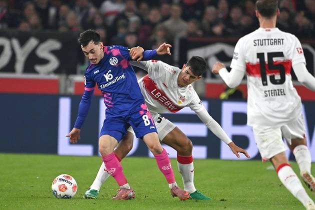 Paul NEBEL 1 FSV Mainz , Action,duel against Chema ANDRES VFB Stuttgart Football 1 Bundesliga Season 2025 2026, Matchday 8, Matchday08 VfB Stuttgart 1 FSV Mainz 05 on 26 10 2025 MHP ARENA