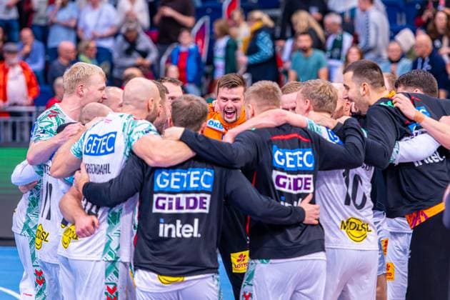 Sergey Hernandez Ferrer SC Magdeburg, No. 1 v l , TSV Hannover Burgdorf green against SC Magdeburg white on matchday 10 of the 2025 2026 season in the DAIKIN Handball Bundesliga 26 10 2025, ZAG Arena Hannover, GER , Copyright: xJanxGuentherx xTSVxHannover-Burgdorfx