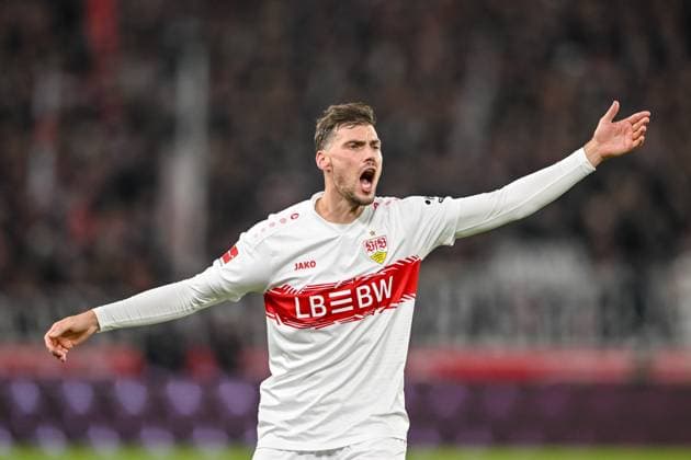 Pascal Stenzel (VfB Stuttgart) gestikuliert, gestik waehrend des Spiels der 1. Bundesliga zwischen VfB Stuttgart und 1. FSV Mainz 05, MHPArena Stuttgart am 26. October 2025 in Stuttgart, Deutschland. (Foto von Harry Langer DeFodi Images) +++ Pascal Stenzel (VfB Stuttgart) gestures during the Bundesliga match between VfB Stuttgart and 1. FSV Mainz 05 at MHPArena Stuttgart on October 26, 2025 in Stuttgart, Germany. (Photo by Harry Langer DeFodi Images) DFL regulations prohibit any use of photographs as image sequences and or quasi-video. (Photo by Harry Langer DeFodi Images) DFL regulations prohibit any use of photographs as image sequences and or quasi-video. Pascal Stenzel VfB Stuttgart gestures, gestures during the Bundesliga match between VfB Stuttgart and 1 FSV Mainz 05, MHPArena Stuttgart on October 26, 2025 in Stuttgart, Germany Photo by Harry Langer DeFodi Images Pascal Stenzel VfB Stuttgart gestures during the Bundesliga match between VfB Stuttgart and 1 FSV Mainz 05 at MHPArena Stuttgart on October 26, 2025 in Stuttgart, Germany Photo by Harry Langer DeFodi Images DFL regulations prohibit any use of photographs as image sequences and or quasi video Photo by Harry Langer DeFodi Images DFL regulations prohibit any use of photographs as image sequences and or quasi video