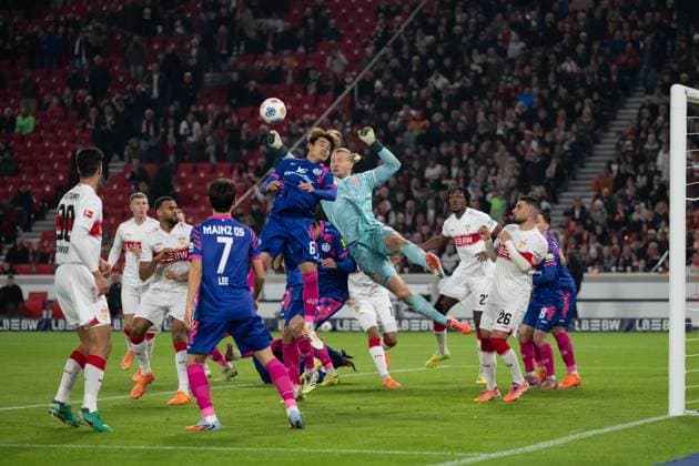 Penalty area scene, v li Kaishu Sano 1 FSV Mainz 05, 06 , Robin Zentner 1 FSV Mainz 05, 27 Deniz Undav VfB Stuttgart 26 GER, VfB Stuttgart vs 1 FSV Mainz 05, Football, Men, 1 Bundesliga, Matchday 8, Season 2025 2026, 26 10 2025, DFL DFB REGULATES PROHIBIT ANY USE OF PHOTOGRAPHS AS IMAGE SEQUENCES AND OR QUASI VIDEO, GER, VfB Stuttgart vs 1 FSV Mainz 05, Football, Men, 1 Bundesliga, Matchday 8, Season 2025 2026, 26 10 2025 Stuttgart Copyright: xEibner-Pressefoto WolfgangxFrankx EP_WFK