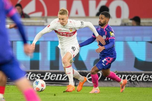 Soccer, 1 Bundesliga, 20251026, VfB Stuttgart 1 FSV Mainz 05 Pictured from l Chris FÜHRICH Stuttgart, 10 , Phillipp MWENE Mainz, 2 Dribbling ball to goal 1 1 Stuttgart MHP Arena Baden Württemberg Germany Copyright: Passion2Press MarkusxFischerx