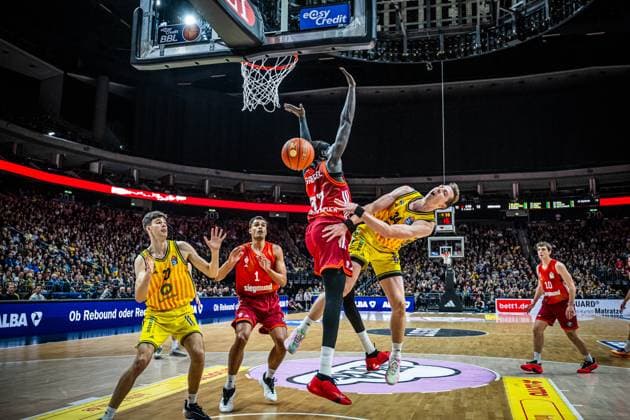 Basketball Berlin 26 10 2025 Season 2025 2026 easyCredit BBL 1 Bundesliga Men, Men Alba Berlin FC Bayern Munich Basketball Justin Bean Alba Berlin, No 34 Wenyen Gabriel Munich, No 32
