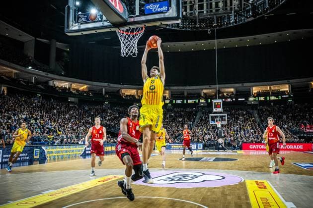 Basketball Berlin 26 10 2025 Season 2025 2026 easyCredit BBL 1 Bundesliga Men, Men Alba Berlin FC Bayern Munich Basketball Nevio Bennefeld Alba Berlin, No 22 David McCormack Munich, No 33