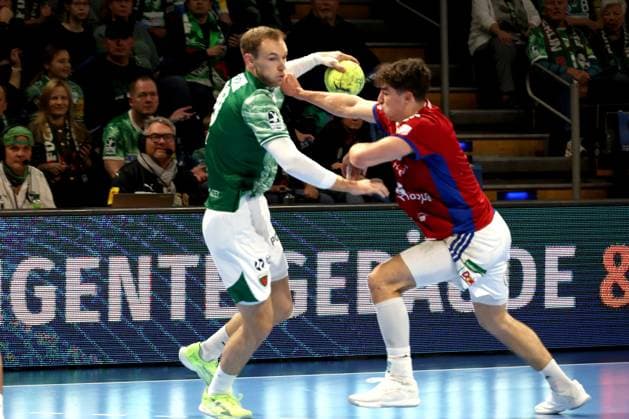 DEU, DHB, 1 HBL, Fuechse Berlin vs HSV, 26 10 2025, Max Schmeling Halle, Berlin, DEU, DHB, 1 HBL, Fuechse Berlin vs HSV, in the picture Mathias Gidsel Fuechse Berlin 19 , Elias Kofler HSV Hamburg 6 nordphotoxGmbHx xEngler nph00076