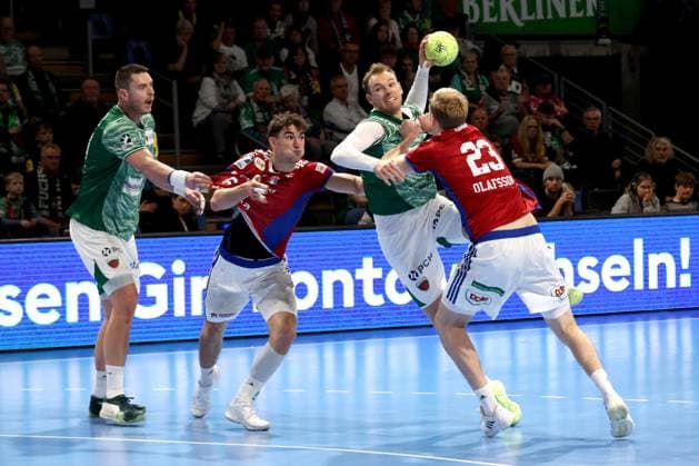 DEU, DHB, 1 HBL, Fuechse Berlin vs HSV, 26 10 2025, Max Schmeling Halle, Berlin, DEU, DHB, 1 HBL, Fuechse Berlin vs HSV, in the picture Mathias Gidsel Fuechse Berlin 19 , Mijajlo Marsenic Fuechse Berlin 93 , Einar Olafsson HSV Hamburg 23 , Elias Kofler HSV Hamburg 6 nordphotoxGmbHx xEngler nph00076
