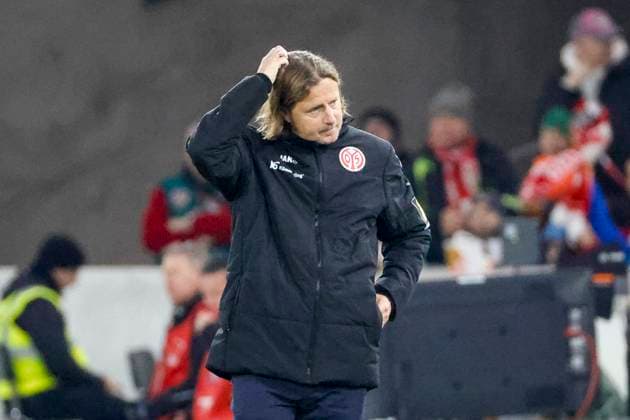 Bo Henriksen 1 FSV Mainz, Coach , Germany, Football, 1 Bundesliga, Matchday 8, 2025 2026, VfB Stuttgart vs 1 FSV Mainz 05, 26 10 2025, MHP Arena, Stuttgart, Germany Stuttgart MHP Arena Baden Württemberg Germany Copyright: xGrantxHubbsx
