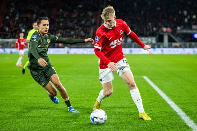 ALKMAAR , 26-10-2025 , AFAS Stadium , season 2025 2026 , Dutch Eredivisie football , match between AZ and FC Utrecht , Picture shows AZ player Isak Jensen and FC Utrecht player Miliano Jonathans AZ - Utrecht  x31703001x Copyright: