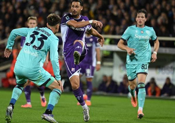 October 26, 2025, Florence, Italy: Fiorentina s midfielder Rolando Mandragora .during the Italian serie A soccer match ACF Fiorentina vs Bologna F.C at Artemio Franchi Stadium in Florence, Italy,26 October 2025.ANSA CLAUDIO GIOVANNINI. AcF Fiorentina Vs Bologna F.C  - ZUMAa110 20251026_zaf_a110_043 Copyright: xClaudioxGiovanninix