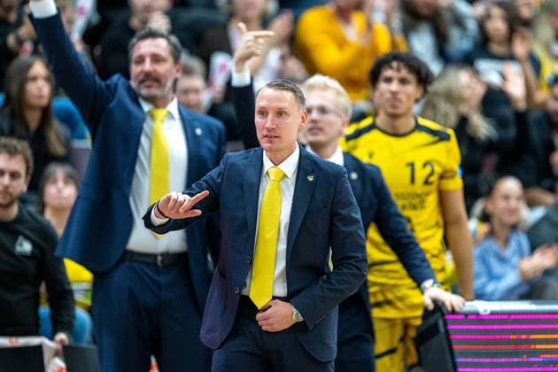 Kenneth Desloovere MHP RIESEN Ludwigsburg, Co Coach , Johs Andersen MHP RIESEN Ludwigsburg, Co Coach , Mikko Riipinen MHP RIESEN Ludwigsburg, Head Coach , GER, MHP RIESEN Ludwigsburg vs ratiopharm ulm, easycredit BBL, Basketball, Bundesliga, Matchday 5, Season 2025 2026, 26 10 2025, GER, MHP RIESEN Ludwigsburg vs ratiopharm ulm, easycredit BBL, Basketball, Bundesliga, Matchday 5, Season 2025 2026, 26 10 2025 Ludwigsburg Copyright: xEibner-Pressefoto SaschaxWaltherx EP_EER