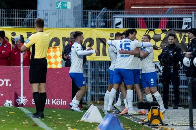 3 Liga Viktoria Köln Hansa Rostock 26 10 2025 Celebration for 0 2 by Ryan Naderi Hansa Rostock, 20 , Goal, Goal celebration 3 Liga Viktoria Köln Hansa Rostock, Cologne, Sportpark Höhenberg on 26 10 2025 DFB REGULATIONS PROHIBIT ANY USE OF PHOTOGRAPHS AS IMAGE SEQUENCES AND OR QUASI VIDEO Copyright: xBEAUTIFULxSPORTS Wunderlx