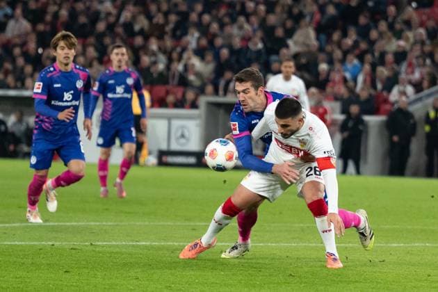 v li in duel Stefan Bell 1 FSV Mainz 05, 16 , Deniz Undav VfB Stuttgart 26 demands penalty, penalty kick GER, VfB Stuttgart vs 1 FSV Mainz 05, Football, Men, 1 Bundesliga, Matchday 8, Season 2025 2026, 26 10 2025, DFL DFB REGULATES PROHIBIT ANY USE OF PHOTOGRAPHS AS IMAGE SEQUENCES AND OR QUASI VIDEO, GER, VfB Stuttgart vs 1 FSV Mainz 05, Football, Men, 1 Bundesliga, Matchday 8, Season 2025 2026, 26 10 2025 Stuttgart Copyright: xEibner-Pressefoto WolfgangxFrankx EP_WFK