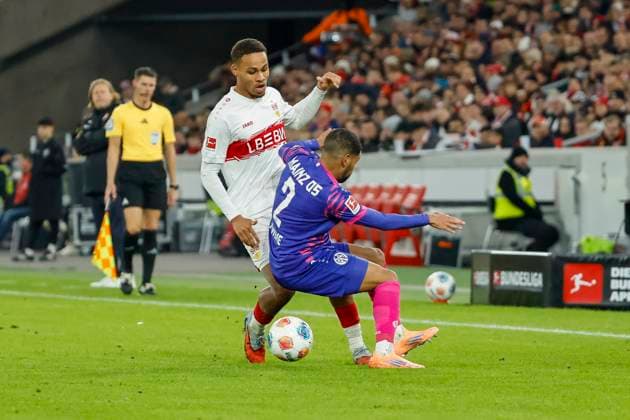 Phillipp Mwene 1 FSV Mainz, 02 and Nikolas Nartey VfB Stuttgart, 28 fighting for the ball , Germany, Football, 1 Bundesliga, Matchday 8, 2025 2026, VfB Stuttgart vs 1 FSV Mainz 05, 26 10 2025, MHP Arena, Stuttgart, Germany Stuttgart MHP Arena Baden Württemberg Germany Copyright: xGrantxHubbsx