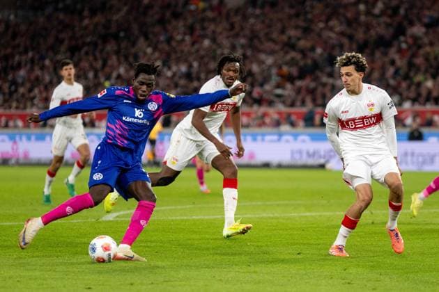 Danny Da Costa 1 FSV Mainz 05 , Dan Axel Zagadou and Ameen Al Dakhil VfB Stuttgart xettx, Germany, Stuttgart, 26 10 2025, Football, Bundesliga VfB Stuttgart vs 1 FSV Mainz 05, Season 2025 2026, Matchday 8, MHP Arena DFL DFB REGULATIONS PROHIBIT ANY USE OF PHOTOGRAPHS AS IMAGE SEQUENCES AND OR QUASI VIDEO