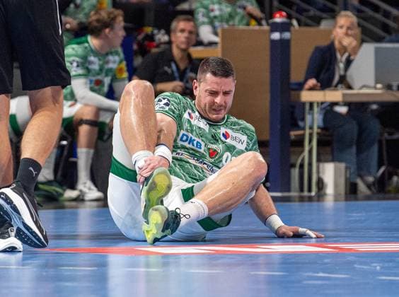 Handball, Men, Season 2025 2026, DAIKIN Handball Bundesliga 10 Matchday , Füchse Berlin HSV Hamburg, Mijajlo Marsenic Füchse Berlin on the ground, 26 10 2025, Copyright: xSebastianxRäppold MatthiasxKochx