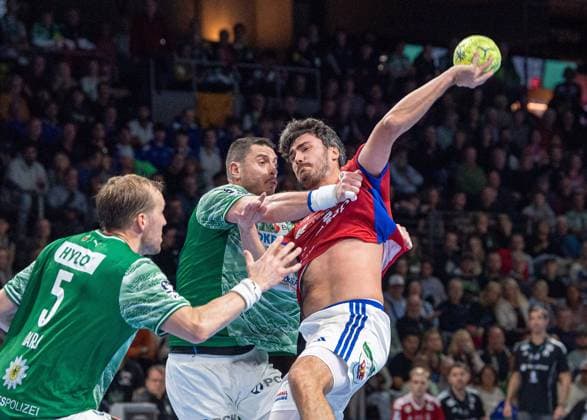 Handball, Men, Season 2025 2026, DAIKIN Handball Bundesliga 10 Matchday , Füchse Berlin HSV Hamburg, f l Max Darj Füchse Berlin , Mijajlo Marsenic Füchse Berlin , Jacob Arenth Lassen Hamburg , 26 10 2025, Copyright: xSebastianxRäppold MatthiasxKochx