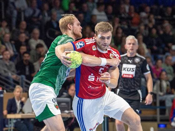 Handball, Men, Season 2025 2026, DAIKIN Handball Bundesliga 10 Matchday , Füchse Berlin HSV Hamburg, f l Matthes Langhoff Füchse Berlin , Oliver Norlyk Hamburg , 26 10 2025, Copyright: xSebastianxRäppold MatthiasxKochx