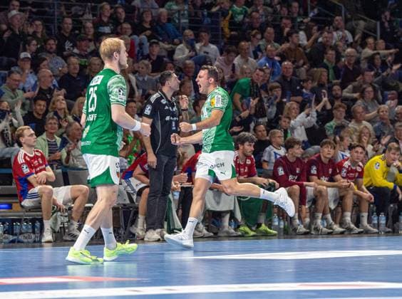 Handball, Men, Season 2025 2026, DAIKIN Handball Bundesliga 10 Matchday , Füchse Berlin HSV Hamburg, f l Matthes Langhoff Füchse Berlin , Aitor Arino Füchse Berlin , 26 10 2025, Copyright: xSebastianxRäppold MatthiasxKochx