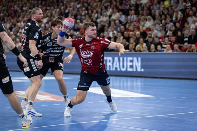 DAIKIN HBL SG Flensburg Handewitt vs HC Erlangen 26 10 25 Johannes Golla No 04, SG Flensburg Handewitt in attack DAIKIN HBL SG Flensburg Handewitt vs HC Erlangen, GP JOULE Arena on 26 10 25 Copyright: xBEAUTIFULxSPORTS MarioxM.xKobergx
