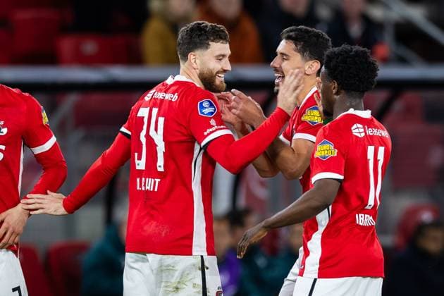 ALKMAAR , 26-10-2025 , AFAS Stadium , season 2025 2026 , Dutch Eredivisie football , match between AZ and FC Utrecht , Picture shows goal celebration by AZ player Mees de Wit (4-1). AZ - Utrecht  x31703621x Copyright: