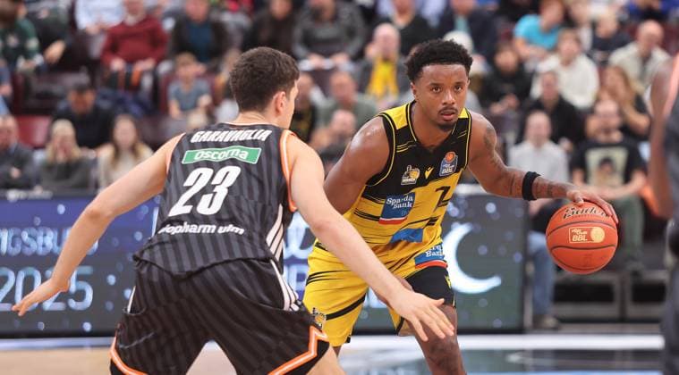 Ludwigsburg , easyCredit Basketball Bundesliga MHP Riesen Ludwigsburg vs ratiopharm Ulm , from left Diego Garavaglio Ulm Elijah Hughes Riesen