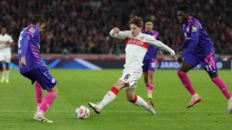 Stuttgart, Bundesliga Football VfB Stuttgart vs 1 FSV Mainz 05, Angelo Stiller VfB In accordance with the regulations of the DFL German Football League, it is prohibited to use or have used photographs taken in the stadium and or of the match in the form of sequential images and or video-like photo series