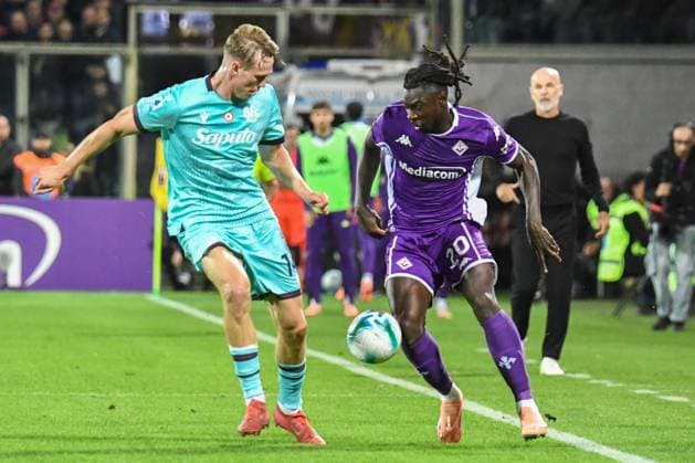 Bioty Moise Kean (Fiorentina) hampered by Torbjorn Heggem (Bologna) during ACF Fiorentina vs Bologna FC, Italian soccer Serie A match in Florence, Italy, October 26 2025  Copyright: xFabioxFagiolini IPAxSportx xipa-agency.netx xx IPA_67114170 IPA_Agency_IPA67114170