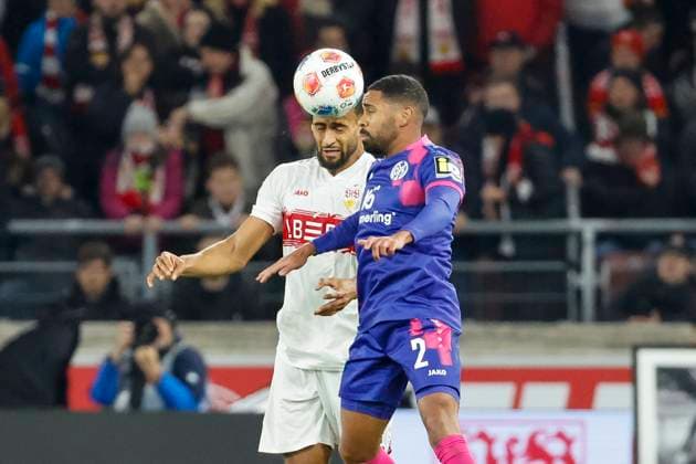 Josha Vagnoman VfB Stuttgart, 04 and Phillipp Mwene 1 FSV Mainz, 02 in a header duel , Germany, Soccer, 1 Bundesliga, Matchday 8, 2025 2026, VfB Stuttgart vs 1 FSV Mainz 05, 26 10 2025, MHP Arena, Stuttgart, Germany Stuttgart MHP Arena Baden Württemberg Germany Copyright: xGrantxHubbsx
