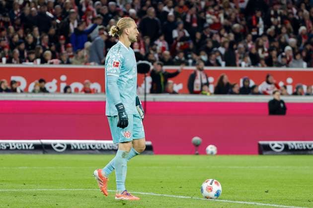 Robin Zentner 1 FSV Mainz, 27 , Germany, Football, 1 Bundesliga, 8 Matchday, 2025 2026, VfB Stuttgart vs 1 FSV Mainz 05, 26 10 2025, MHP Arena, Stuttgart, Germany Stuttgart MHP Arena Baden Württemberg Germany Copyright: xGrantxHubbsx