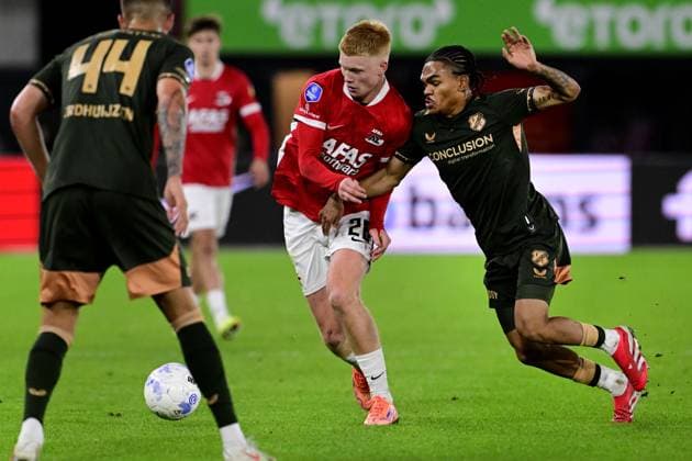 ALKMAAR - Kees Smit of AZ, Alonso Engwerda of FC Utrecht during the Dutch Eredivisie match between AZ Alkmaar and FC Utrecht at the AFAS Stadium on October 23, 2025, in Alkmaar, Netherlands. ANP OLAF KRAAK Eredivisie 2025-2026 xVIxANPxSportx xxANPxIVx 540383230 originalFilename: 540383230.jpg