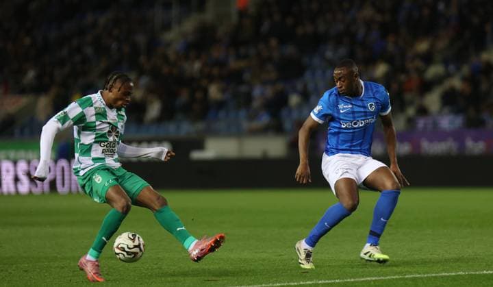 KRC Genk v RAAL La Louviere - Jupiler Pro League GENK, BELGIUM - OCTOBER 26 : r3Sadick Mujaid defender of KRC Genk and l22Afriyie Jerry forward of La Louviere during Jupiler Pro League match between KRC Genk and RAAL La Louviere on October 26, 2025 in Genk, Belgium, 26 10 25 Eeklo Belgium  Copyright: xJeffreyxGaensx