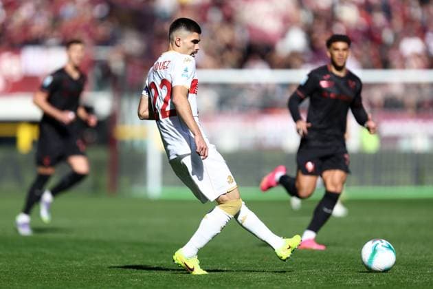 Johan Vasquez (Genoa Cfc) controls the ball, Serie A, Torino FC v Genoa CFC, Olimpico, October 26, 2025, Turin, Italy.
