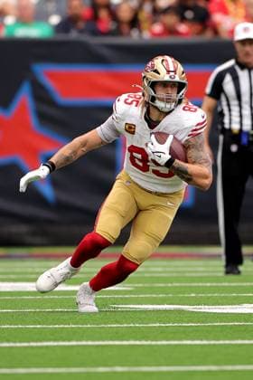 October 26, 2025, Houston, Texas, U.S: San Francisco 49ers tight end George Kittle (85) carries the ball upfield after a catch during the first quarter of the NFL, American Football Herren, USA game between the Houston Texans and the San Francisco 49ers at NRG Stadium in Houston, TX on October 26, 2025. Houston U.S - ZUMAw137 20251026_aap_w137_008 Copyright: xErikxWilliamsx