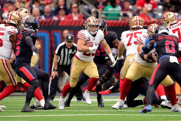 October 26, 2025, Houston, Texas, U.S: San Francisco 49ers running back Christian McCaffrey (23) carries the ball upfield during the first quarter of the NFL, American Football Herren, USA game between the Houston Texans and the San Francisco 49ers at NRG Stadium in Houston, TX on October 26, 2025. Houston U.S - ZUMAw137 20251026_aap_w137_022 Copyright: xErikxWilliamsx
