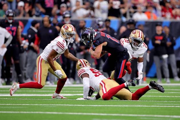 October 26, 2025, Houston, Texas, U.S: Houston Texans wide receiver Braxton Berrios (17) is tackled after a pass reception during the first quarter of the NFL, American Football Herren, USA game between the Houston Texans and the San Francisco 49ers at NRG Stadium in Houston, TX on October 26, 2025. Houston U.S - ZUMAw137 20251026_aap_w137_028 Copyright: xErikxWilliamsx