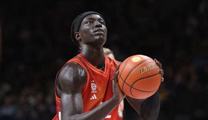 Wenyen Gabriel on the ball Action upper body Sport Basketball BBL Bundesliga Men 5 Matchday Season 2025 2026 26 10 2025 ALBA Berlin vs Bayern Munich