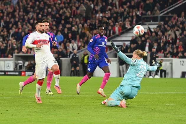 Goal Deniz UNDAV FB VStuttgart to 2 1,Action Goal kick against Robin ZENTNER Goalkeeper 1 FSV Mainz 05 Soccer 1 Bundesliga Season 2025 2026, Matchday 8, Matchday08 VfB Stuttgart 1 FSV Mainz 05 on 26 10 2025 MHP ARENA